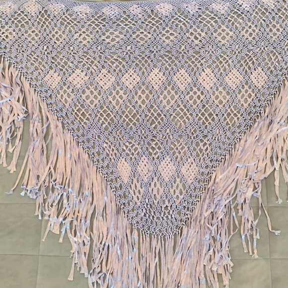 Stunning macrame scarf with fringes - Picture 10 of 12
